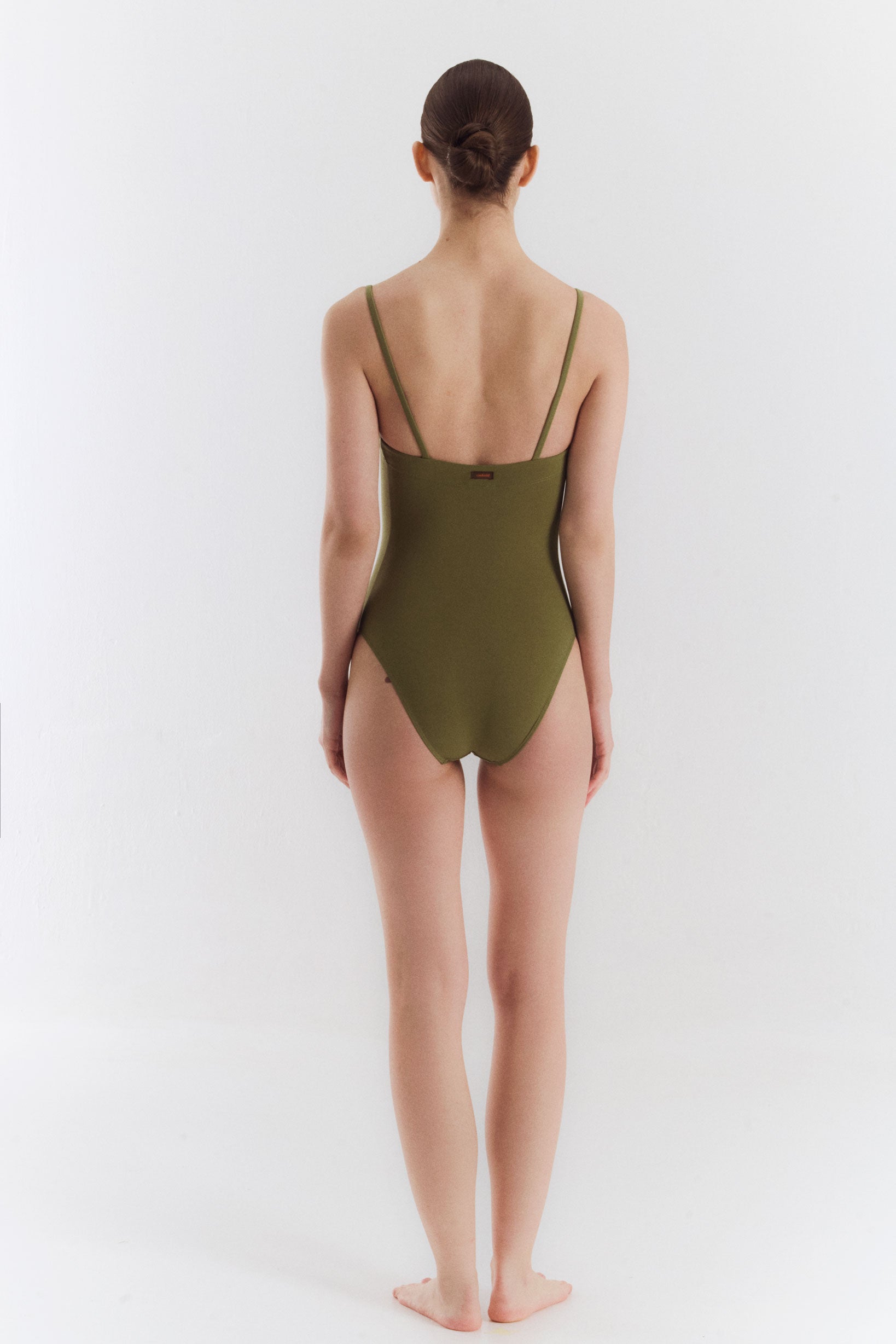 Straight-back swimsuit