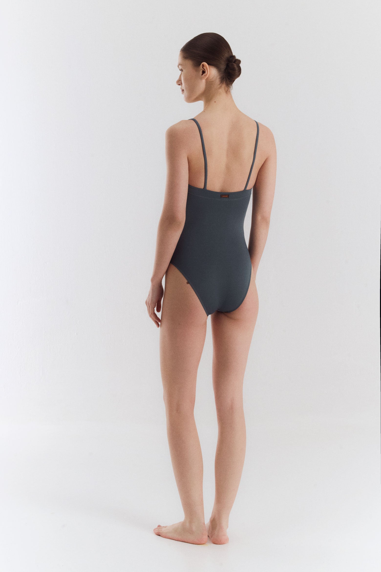 Straight-back swimsuit