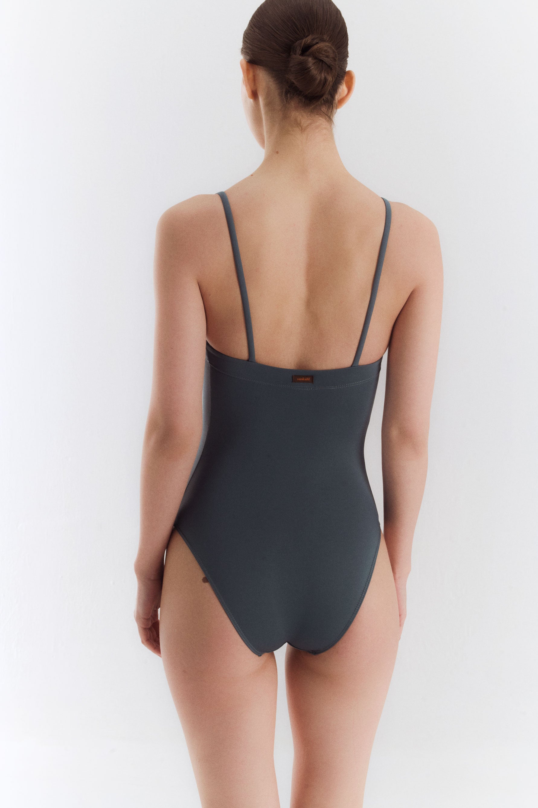 Straight-back swimsuit